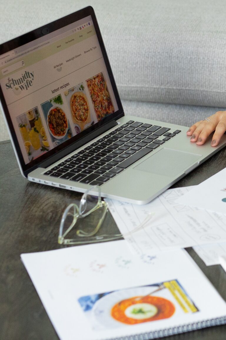 Using AI to Support Your Blog Growth with Hanelore Dumitrache